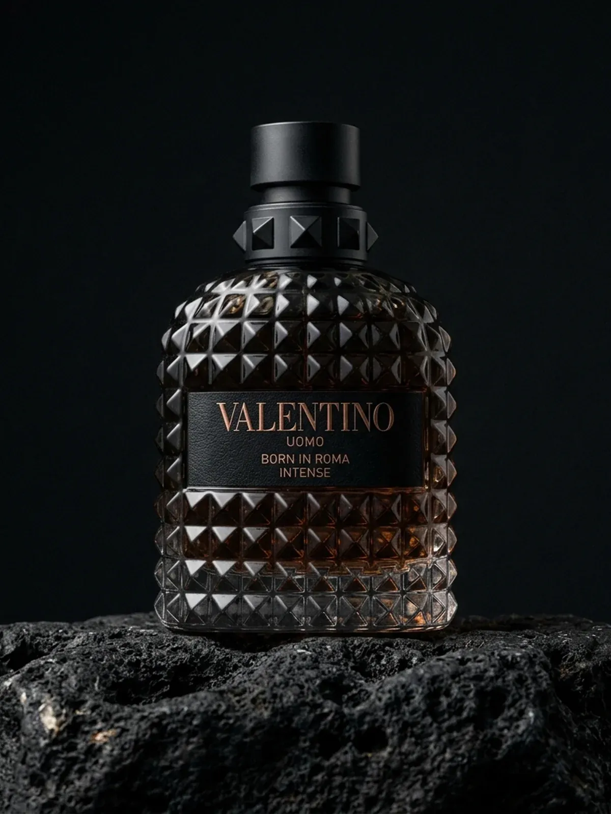 Frasco de Valentino Uomo Born in Roma Intense, 100 ml